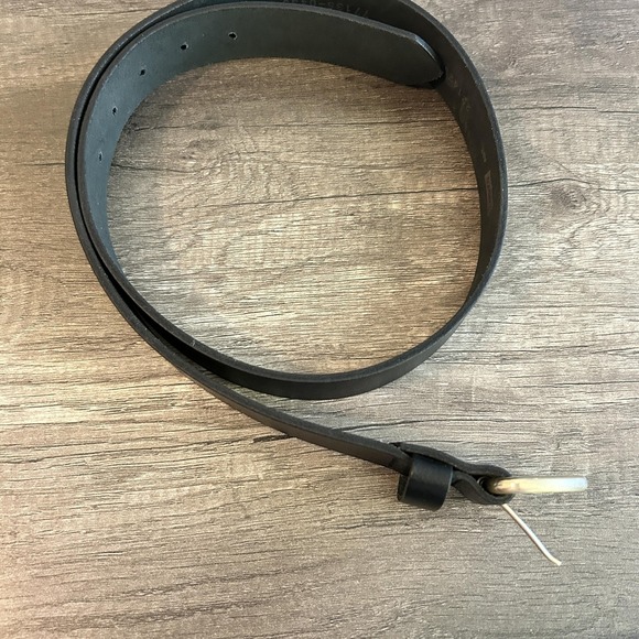 Levi's Other - Levis Belt Mens 80/90 Black Full Grain Buffalo Leather Gold Round Buckle Classic